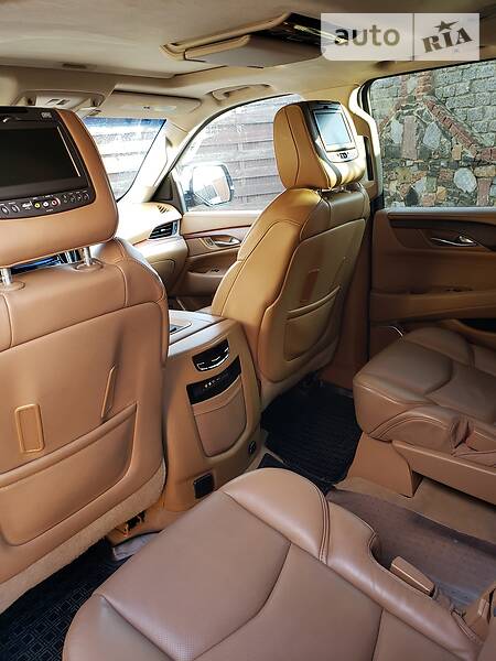 Внедорожник / Кроссовер Cadillac Escalade 2015 в Киеве