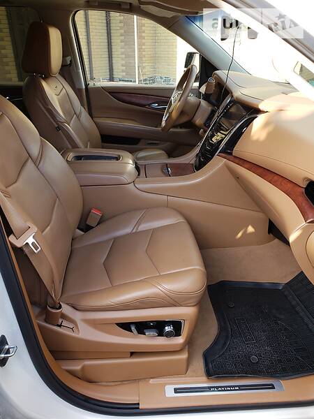Внедорожник / Кроссовер Cadillac Escalade 2015 в Киеве