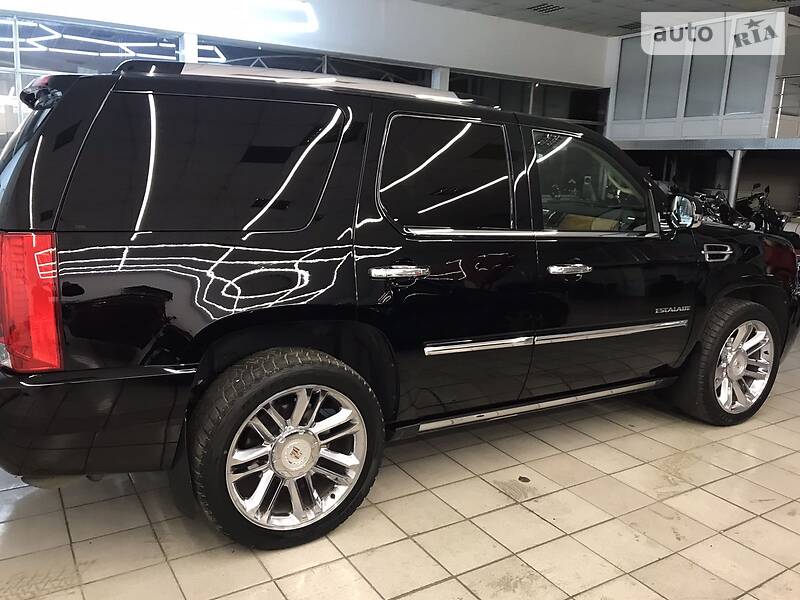 Внедорожник / Кроссовер Cadillac Escalade 2010 в Киеве