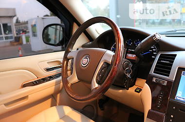 Внедорожник / Кроссовер Cadillac Escalade 2008 в 