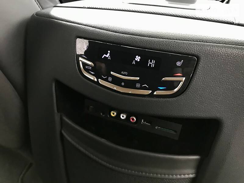 Внедорожник / Кроссовер Cadillac Escalade 2015 в Киеве