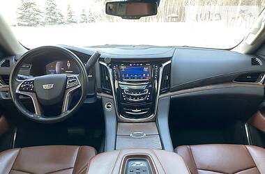 Внедорожник / Кроссовер Cadillac Escalade 2015 в Киеве