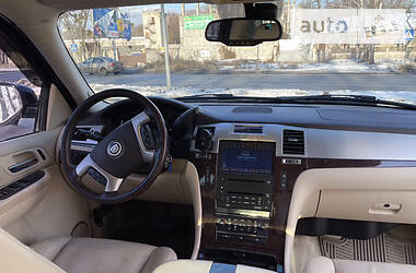 Внедорожник / Кроссовер Cadillac Escalade 2008 в 