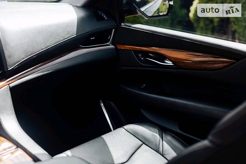Позашляховик / Кросовер Cadillac Escalade 2015 в Тячеві