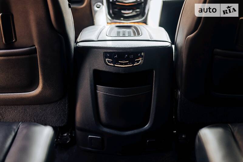 Позашляховик / Кросовер Cadillac Escalade 2015 в Тячеві