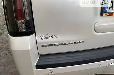 Внедорожник / Кроссовер Cadillac Escalade 2015 в Киеве
