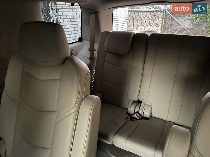 Внедорожник / Кроссовер Cadillac Escalade 2015 в Киеве фото 17 Внедорожник / Кроссовер Cadillac Escalade 2015 в Киеве