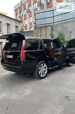 Внедорожник / Кроссовер Cadillac Escalade 2015 в Киеве