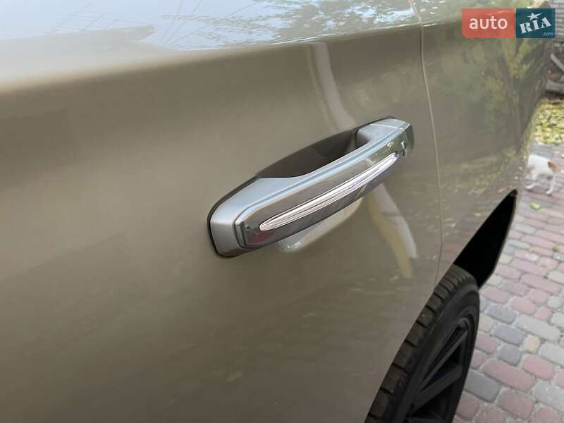 Внедорожник / Кроссовер Cadillac Escalade 2016 в Киеве