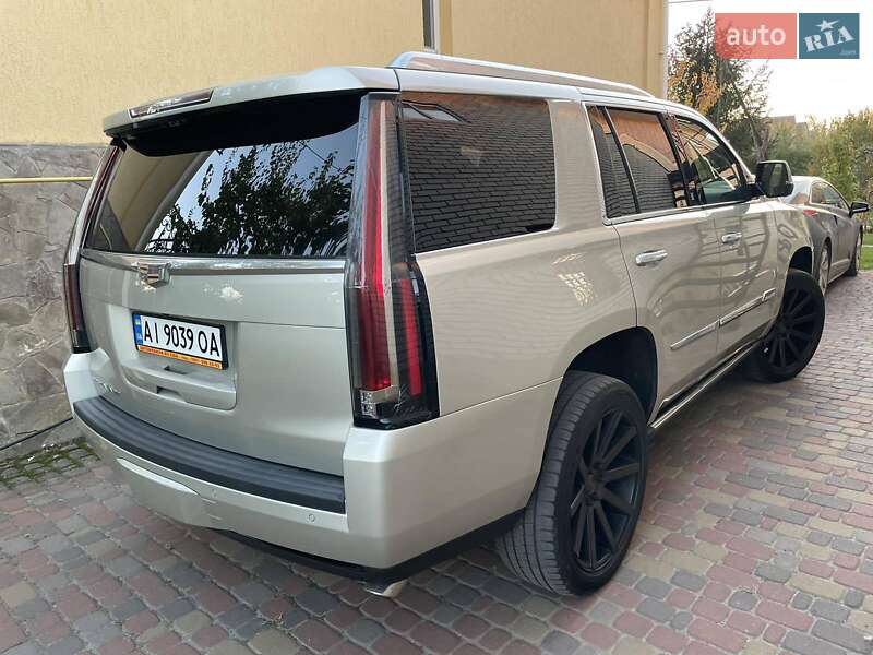 Внедорожник / Кроссовер Cadillac Escalade 2016 в Киеве