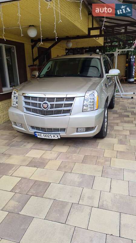 Внедорожник / Кроссовер Cadillac Escalade 2013 в Киеве