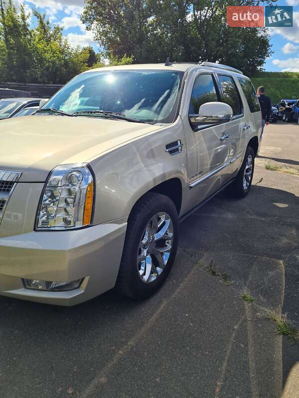 Внедорожник / Кроссовер Cadillac Escalade 2013 в Киеве