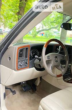 Внедорожник / Кроссовер Cadillac Escalade 2003 в 