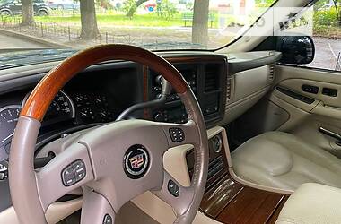 Внедорожник / Кроссовер Cadillac Escalade 2003 в 