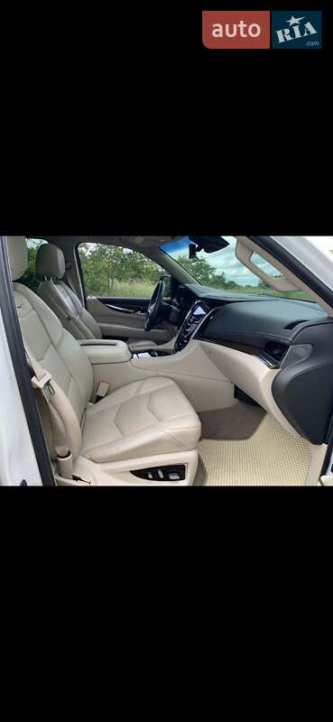 Внедорожник / Кроссовер Cadillac Escalade 2017 в Киеве
