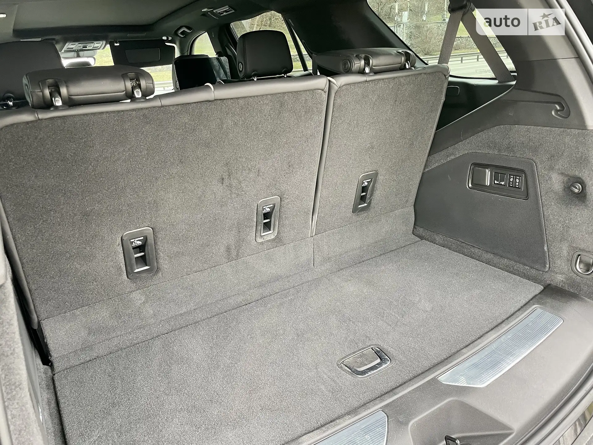 2021 Cadillac Escalade - мініатюра 14