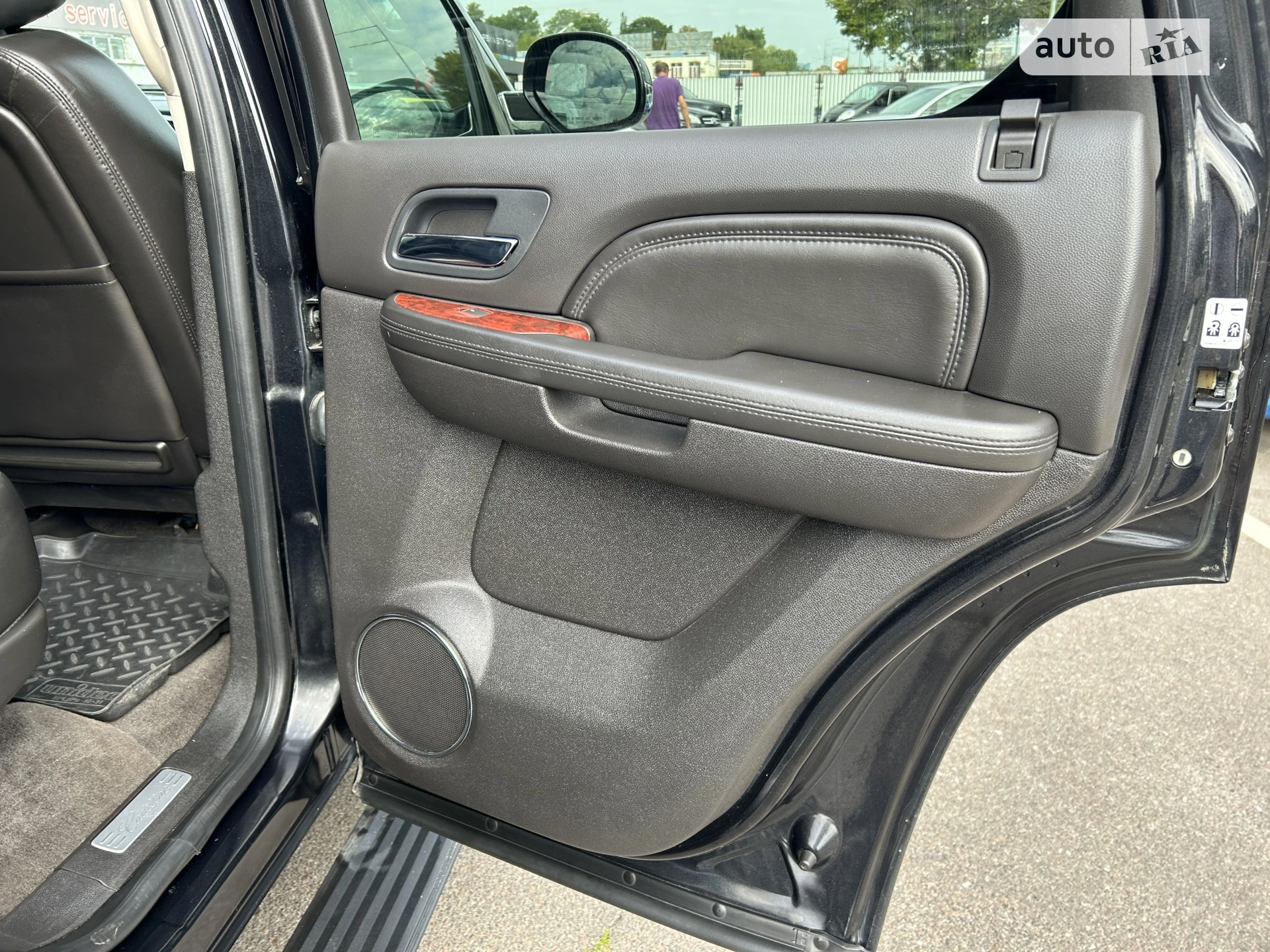 2011 Cadillac Escalade - мініатюра 25