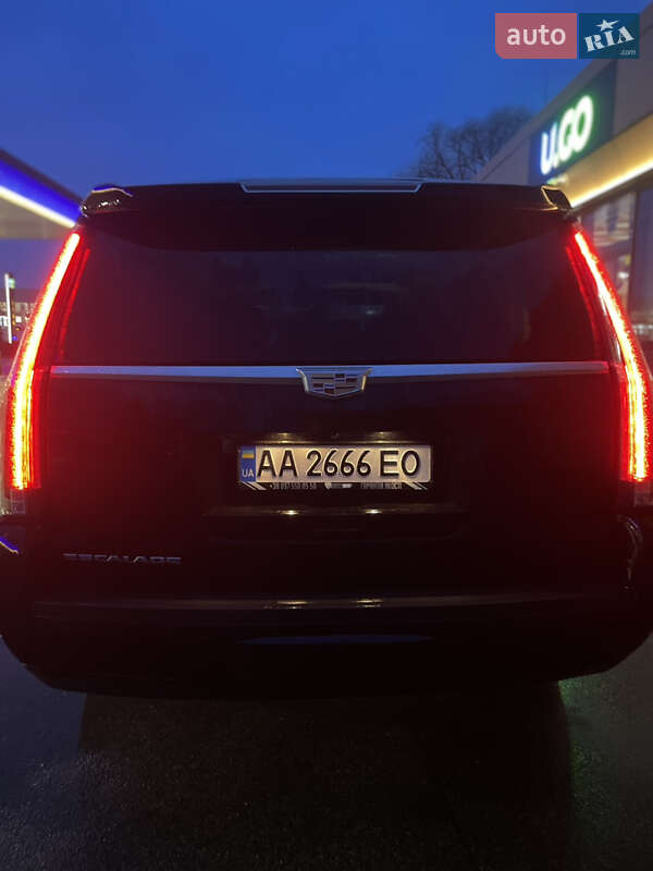 Внедорожник / Кроссовер Cadillac Escalade 2015 в Киеве