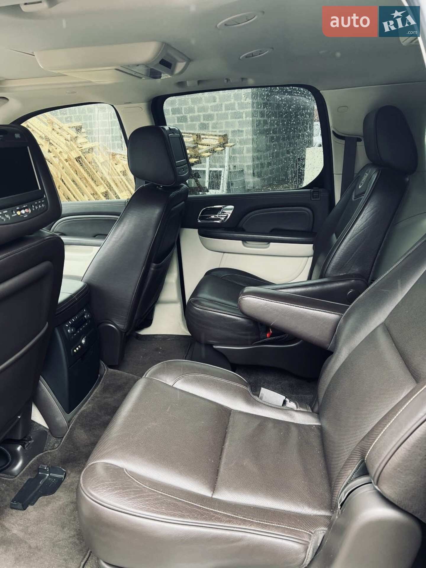 2010 Cadillac Escalade - мініатюра 4
