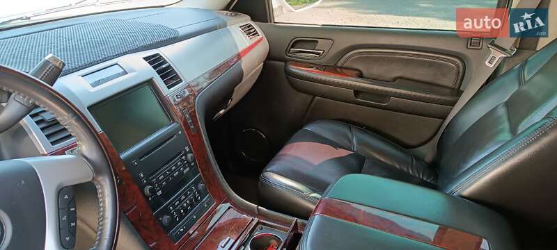 Внедорожник / Кроссовер Cadillac Escalade 2008 в Одессе фото 2 Внедорожник / Кроссовер Cadillac Escalade 2008 в Одессе