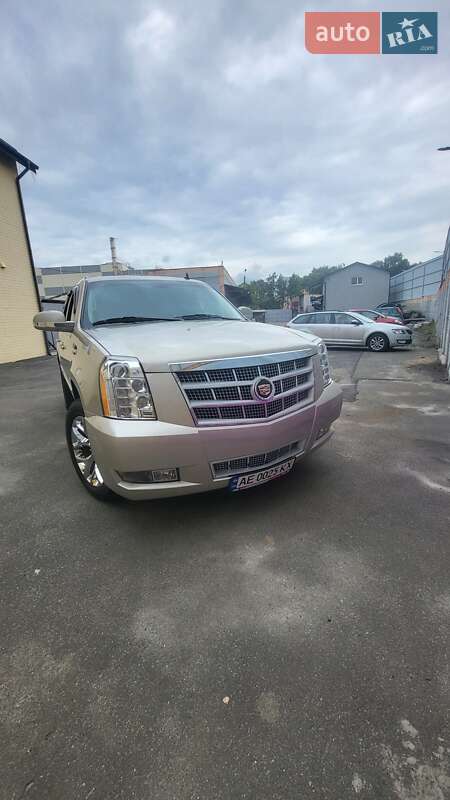 Внедорожник / Кроссовер Cadillac Escalade 2013 в Киеве