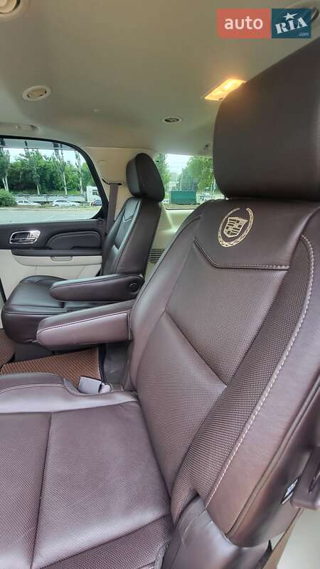 Внедорожник / Кроссовер Cadillac Escalade 2013 в Киеве