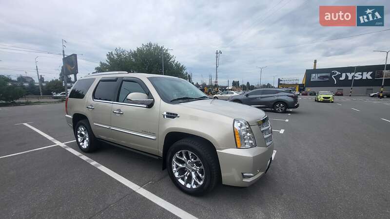 Внедорожник / Кроссовер Cadillac Escalade 2013 в Киеве