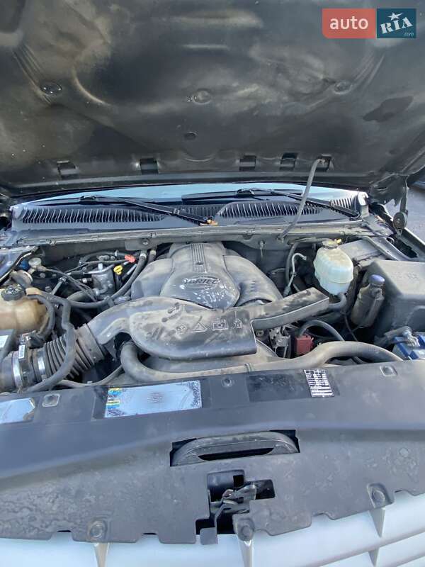 Позашляховик / Кросовер Cadillac Escalade 2004 в Южноукраїнську