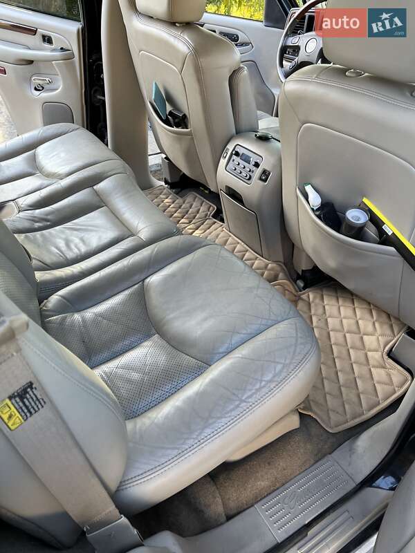 Позашляховик / Кросовер Cadillac Escalade 2004 в Южноукраїнську