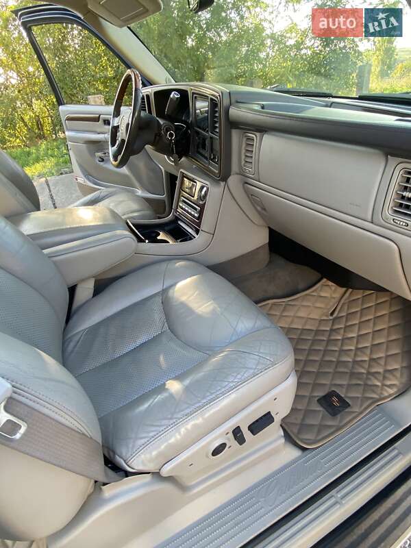 Позашляховик / Кросовер Cadillac Escalade 2004 в Южноукраїнську