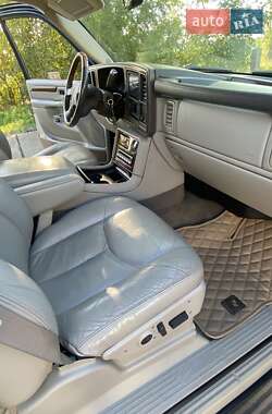 Внедорожник / Кроссовер Cadillac Escalade 2004 в Южноукраинске