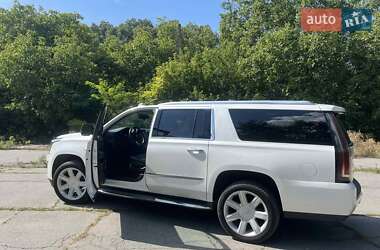 Внедорожник / Кроссовер Cadillac Escalade 2016 в 