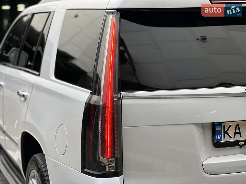 Внедорожник / Кроссовер Cadillac Escalade 2016 в Киеве