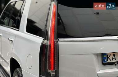 Внедорожник / Кроссовер Cadillac Escalade 2016 в 