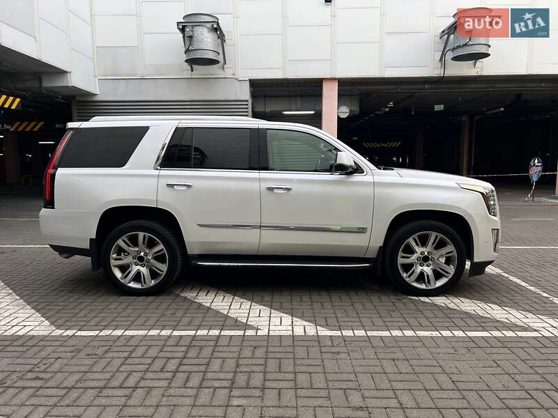 Внедорожник / Кроссовер Cadillac Escalade 2016 в Киеве