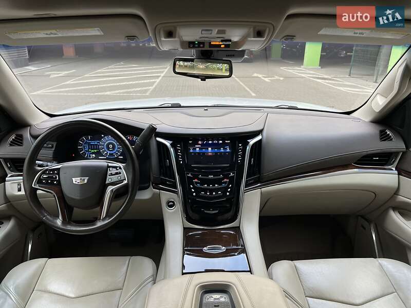 Внедорожник / Кроссовер Cadillac Escalade 2016 в Киеве