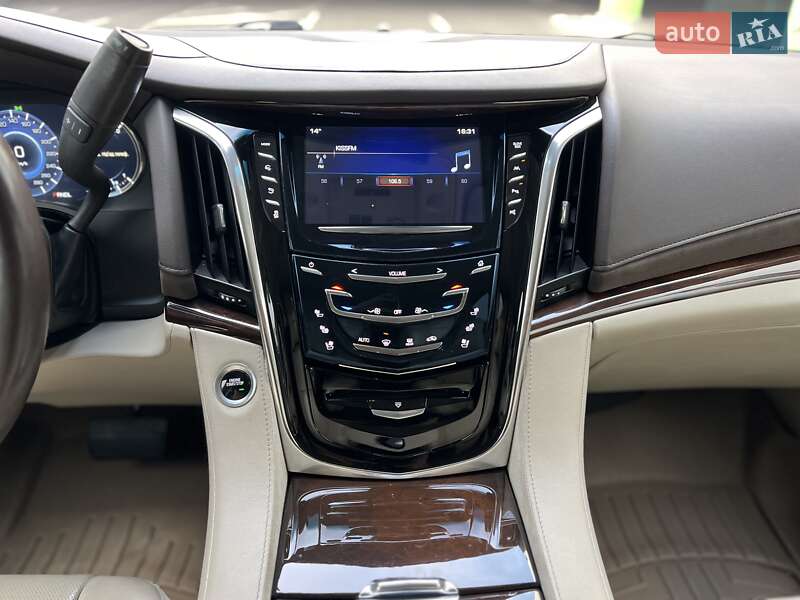 Внедорожник / Кроссовер Cadillac Escalade 2016 в Киеве