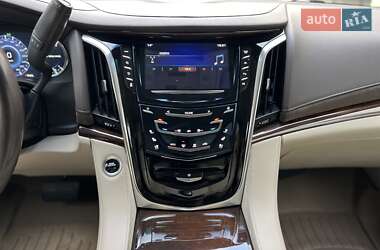 Внедорожник / Кроссовер Cadillac Escalade 2016 в 