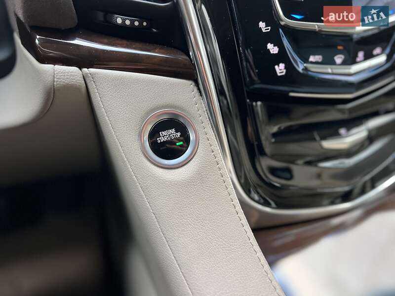 Внедорожник / Кроссовер Cadillac Escalade 2016 в Киеве