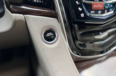 Внедорожник / Кроссовер Cadillac Escalade 2016 в 