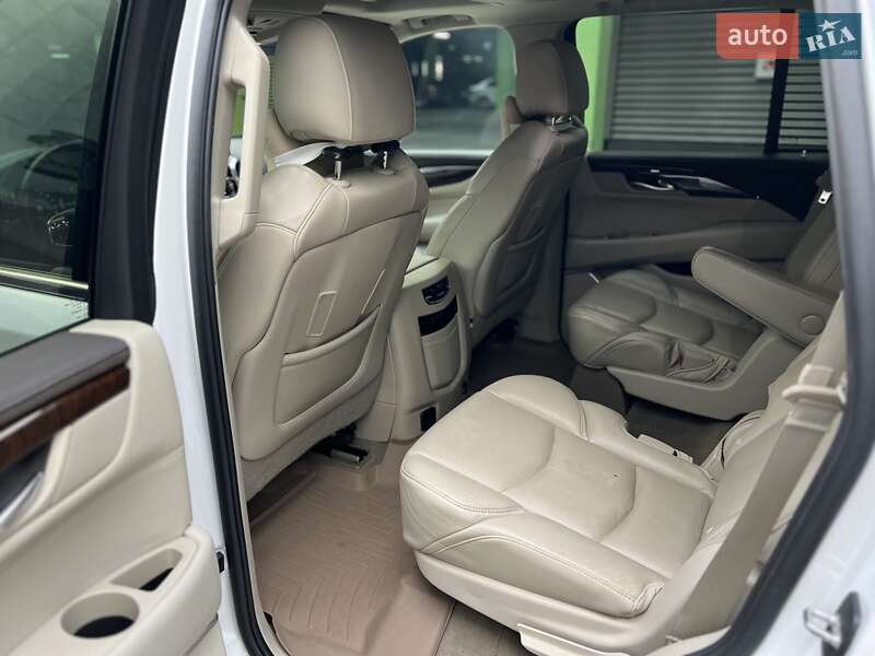 Внедорожник / Кроссовер Cadillac Escalade 2016 в Киеве