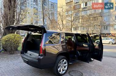 Внедорожник / Кроссовер Cadillac Escalade 2014 в 