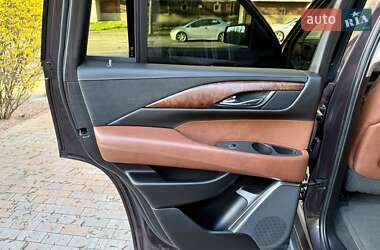 Внедорожник / Кроссовер Cadillac Escalade 2014 в 