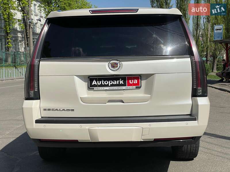 Внедорожник / Кроссовер Cadillac Escalade 2014 в Киеве