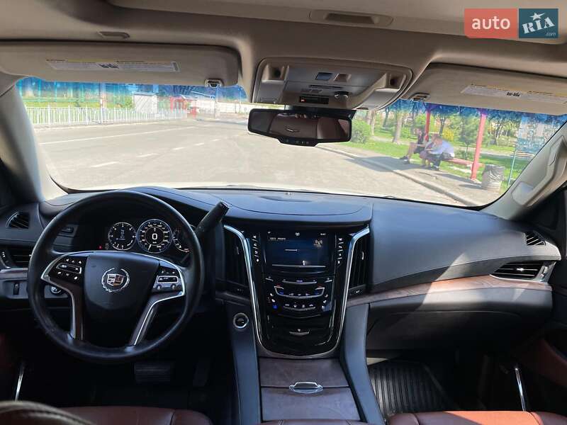 Внедорожник / Кроссовер Cadillac Escalade 2014 в Киеве