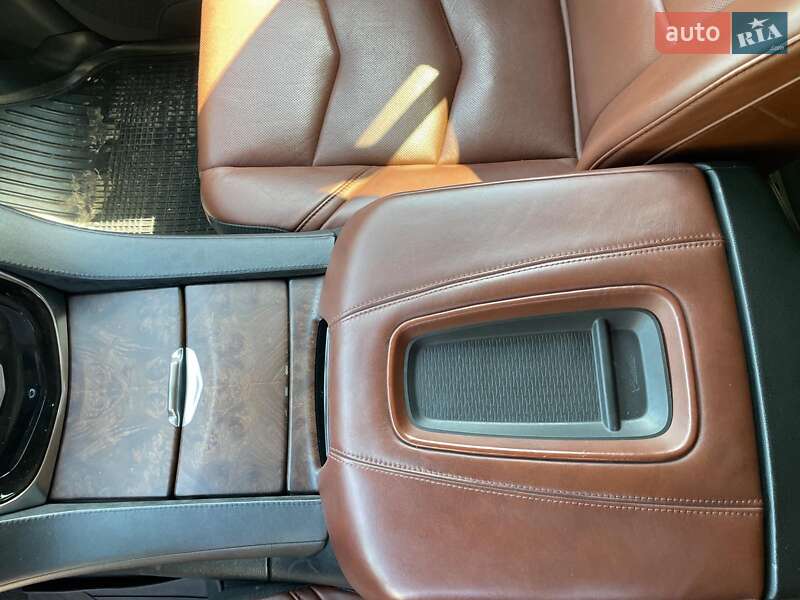 Внедорожник / Кроссовер Cadillac Escalade 2014 в Киеве