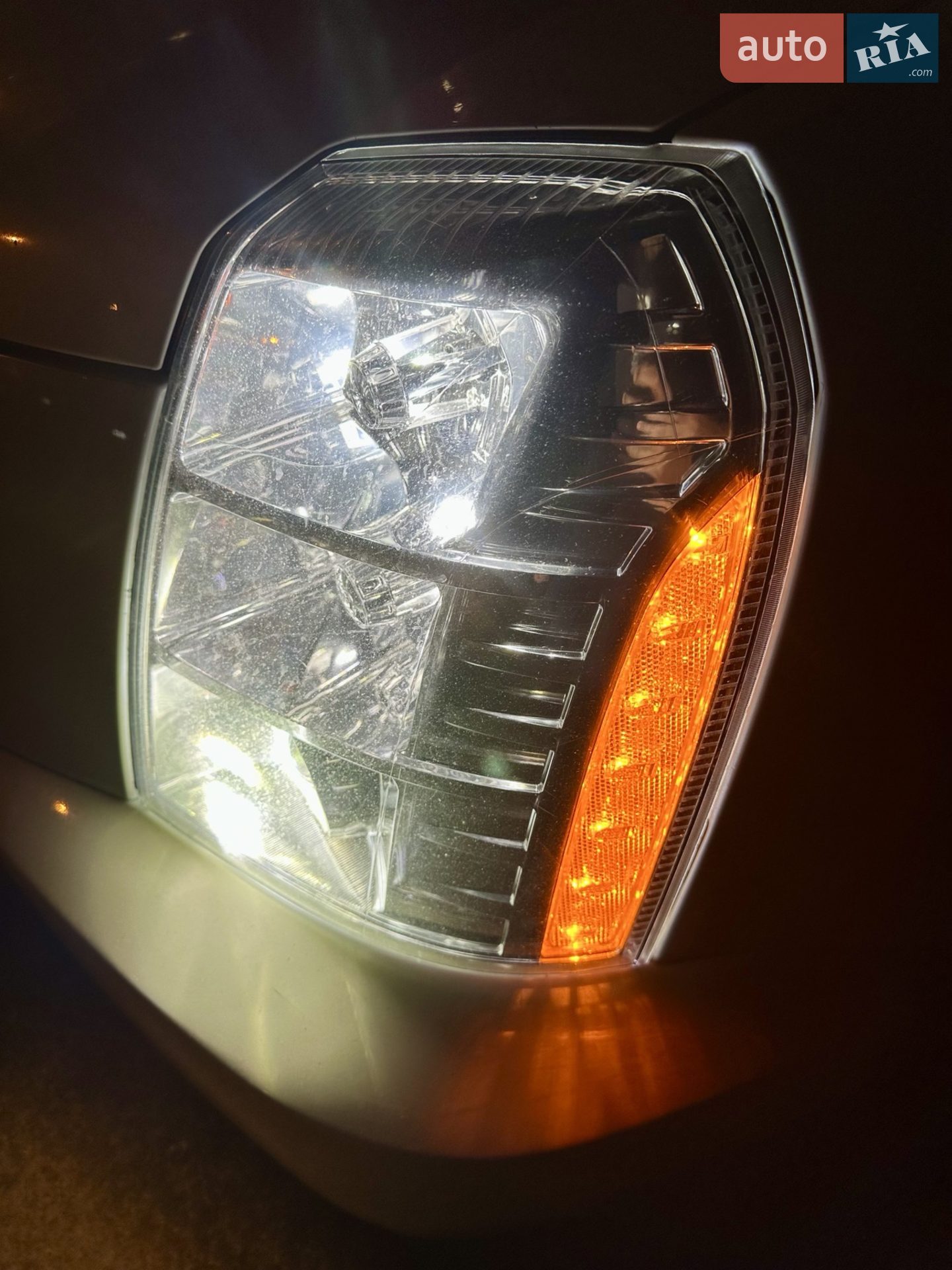 2011 Cadillac Escalade - мініатюра 12