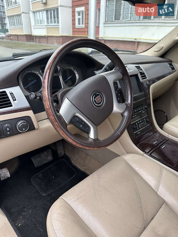 Внедорожник / Кроссовер Cadillac Escalade 2011 в Киеве