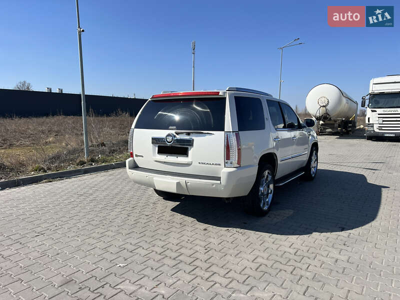 Внедорожник / Кроссовер Cadillac Escalade 2011 в Киеве