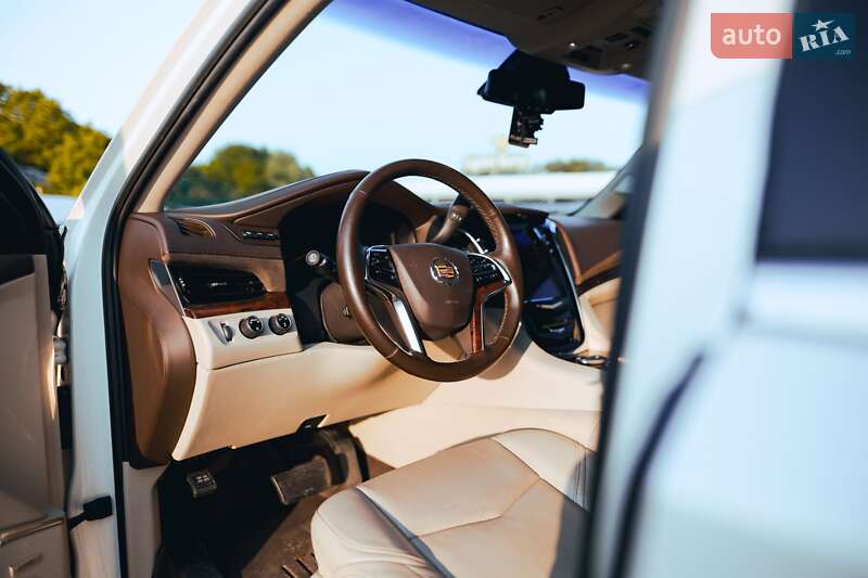 Внедорожник / Кроссовер Cadillac Escalade 2014 в Ужгороде фото 26 Внедорожник / Кроссовер Cadillac Escalade 2014 в Ужгороде
